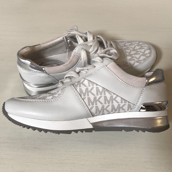 Michael Kors Women's Monique Sneaker Pink Size 6.5